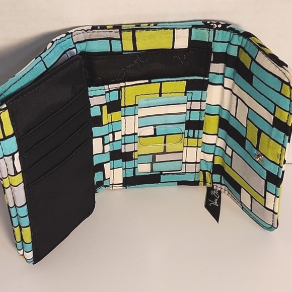 Vera Bradley compact wallet - retired pattern Island Blooms - Picture 4 of 9